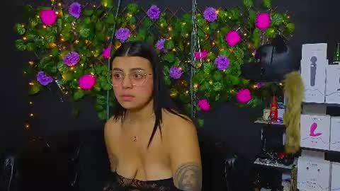 Snapshot of sweett_mollyy chatting on June 26, 2026, 11:31 pm Molly - INDEPENDENT MODEL online show from June 26, 2026, 11:31 pm