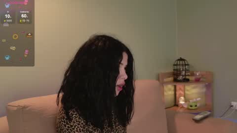 Snapshot of sweett_petite chatting on April 28, 2026, 1:27 pm online show from April 28, 2026, 1:27 pm
