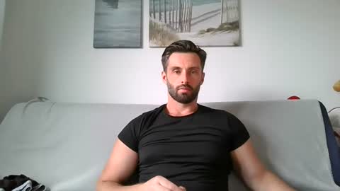 Snapshot of sweettom69 chatting on July 8, 2026, 12:42 pm Tom online show from July 8, 2026, 12:42 pm