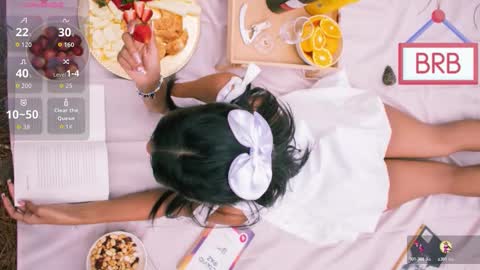 sweetviolet___ online show from October 19, 2025, 12:06 pm