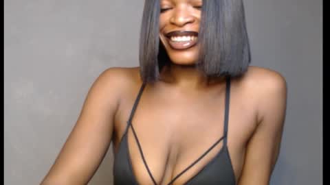 Snapshot of sweetxxboobsx chatting on March 20, 2026, 7:02 am sweetxxboobsx online show from March 20, 2026, 7:02 am