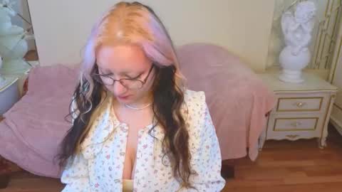 Hot Candy online show from September 19, 2025, 4:36 am