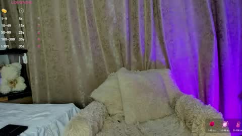  independent model  online show from April 2, 2026, 9:12 pm