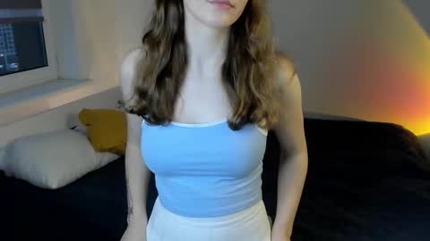 Bella . online show from September 16, 2025, 4:08 pm