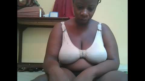 sweetyass25 online show from April 13, 2026, 5:13 am