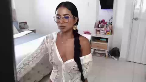 yaya online show from September 19, 2025, 5:57 pm
