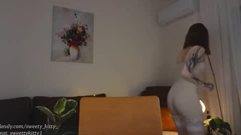 Jenny  give it a sub online show from November 17, 2025, 11:38 am