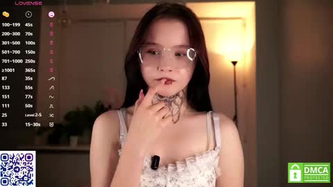 Astrid online show from November 21, 2025, 6:06 pm