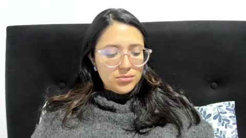 sweetyypeach online show from December 30, 2024, 1:14 pm