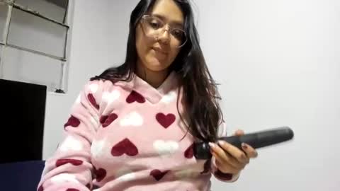 sweetyypeach online show from January 7, 2025, 2:53 am