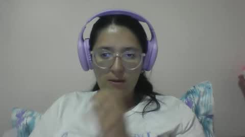 sweetyypeach online show from February 11, 2025, 3:29 am