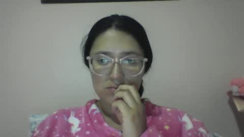 sweetyypeach online show from March 11, 2025, 3:05 am