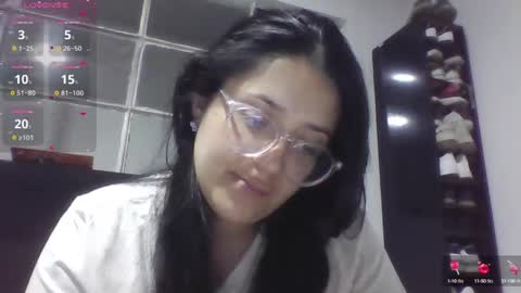 sweetyypeach online show from September 18, 2025, 3:52 am
