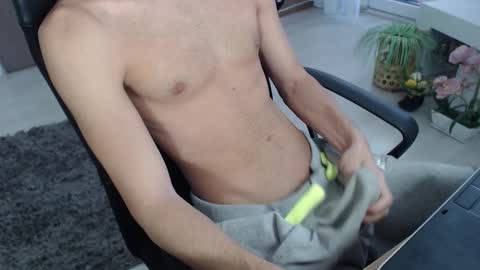 SwetLittleBoy4u online show from September 16, 2025, 9:32 am