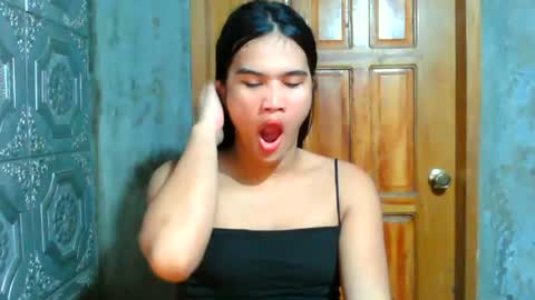 Snapshot of swettie_rhea chatting on June 19, 2026, 7:01 am Rhea online show from June 19, 2026, 7:01 am