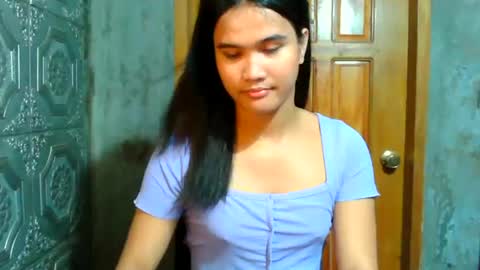 Snapshot of swettie_rhea chatting on June 20, 2026, 7:22 am Rhea online show from June 20, 2026, 7:22 am