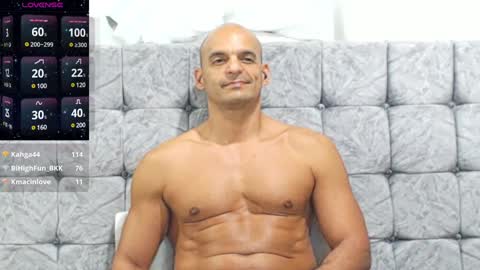 Snapshot of swimmer_summer chatting on January 3, 2025, 1:16 am ------- Hi Im Willy follow me do not forget to put the thumb up online show from January 3, 2025, 1:16 am