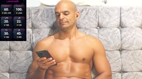 Snapshot of swimmer_summer chatting on January 7, 2025, 12:03 am ------- Hi Im Willy follow me do not forget to put the thumb up online show from January 7, 2025, 12:03 am