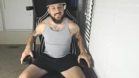 swoozy_ online show from November 5, 2025, 2:11 am