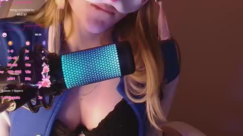 Milena online show from September 25, 2025, 3:32 am