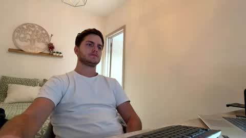 syl092 online show from March 31, 2026, 5:13 pm