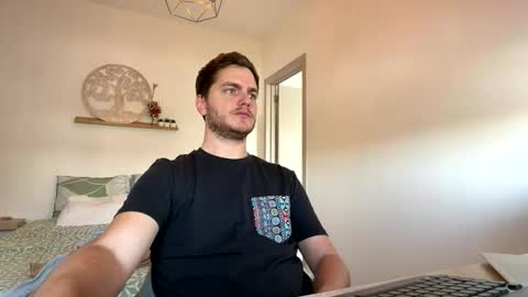 syl092 online show from April 9, 2026, 11:48 am