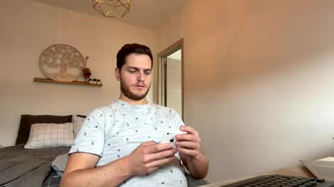 syl092 online show from April 18, 2026, 12:53 pm