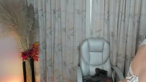 Snapshot of sylvara_bx chatting on June 16, 2026, 12:30 pm online show from June 16, 2026, 12:30 pm