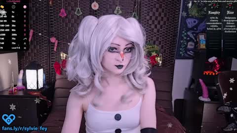 Snapshot of sylvie_fey chatting on December 22, 2024, 1:45 am Sylvie online show from December 22, 2024, 1:45 am