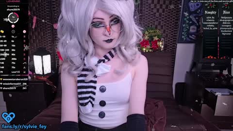Snapshot of sylvie_fey chatting on December 22, 2024, 4:50 am Sylvie online show from December 22, 2024, 4:50 am