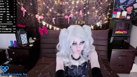 Snapshot of sylvie_fey chatting on January 1, 2025, 2:41 am Sylvie online show from January 1, 2025, 2:41 am