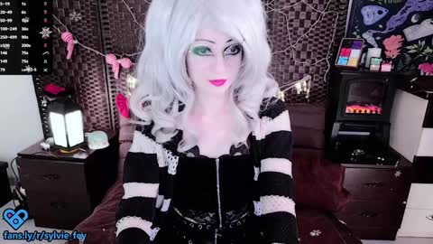 Snapshot of sylvie_fey chatting on January 3, 2025, 2:43 am Sylvie online show from January 3, 2025, 2:43 am