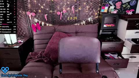 Snapshot of sylvie_fey chatting on January 4, 2025, 3:40 am Sylvie online show from January 4, 2025, 3:40 am