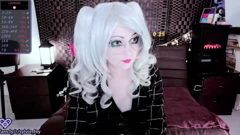 Snapshot of sylvie_fey chatting on January 10, 2025, 1:53 am Sylvie online show from January 10, 2025, 1:53 am