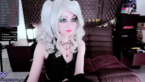 Snapshot of sylvie_fey chatting on January 10, 2025, 4:54 am Sylvie online show from January 10, 2025, 4:54 am