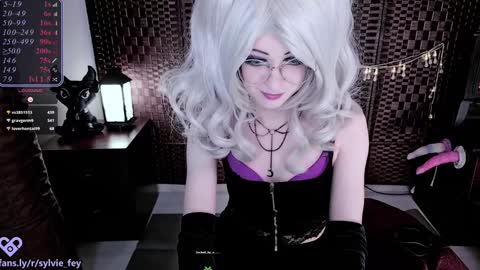 Snapshot of sylvie_fey chatting on January 12, 2025, 4:00 am Sylvie online show from January 12, 2025, 4:00 am