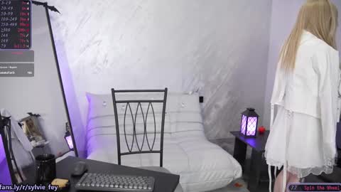 Snapshot of sylvie_fey chatting on October 18, 2025, 11:38 pm Sylvie online show from October 18, 2025, 11:38 pm