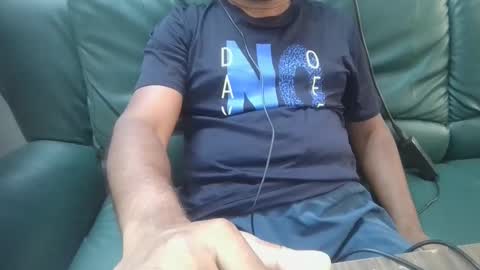 Snapshot of symond_jns chatting on April 1, 2026, 9:43 am symond_jns online show from April 1, 2026, 9:43 am