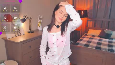 Snapshot of synne_glows chatting on October 8, 2025, 7:06 am Eva online show from October 8, 2025, 7:06 am