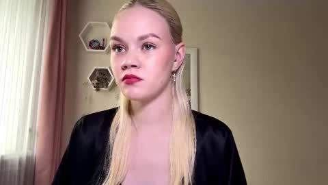 Mia online show from July 10, 2026, 4:28 am