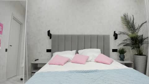 Mila online show from October 22, 2025, 12:44 am