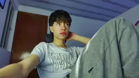 Snapshot of t0n3r chatting on February 5, 2026, 5:01 am TONER online show from February 5, 2026, 5:01 am