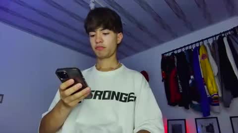 Snapshot of t0n3r chatting on March 4, 2026, 1:55 am TONER online show from March 4, 2026, 1:55 am