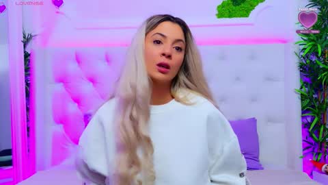 Arianna online show from December 19, 2025, 2:35 pm