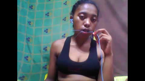 Snapshot of tahiriniah chatting on February 24, 2025, 6:05 am tahiriniah online show from February 24, 2025, 6:05 am