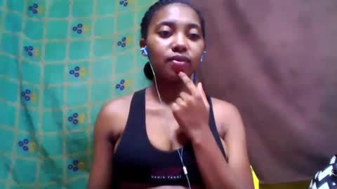 Snapshot of tahiriniah chatting on March 2, 2025, 10:03 am tahiriniah online show from March 2, 2025, 10:03 am