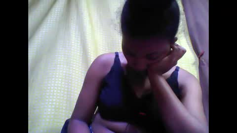 Snapshot of tahiriniah chatting on October 5, 2025, 3:10 pm tahiriniah online show from October 5, 2025, 3:10 pm