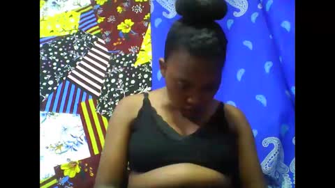 Snapshot of tahiriniah chatting on November 3, 2025, 6:36 am tahiriniah online show from November 3, 2025, 6:36 am