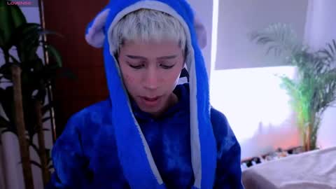 taichi online show from October 3, 2025, 6:27 pm