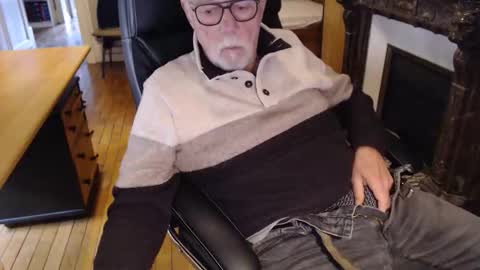 taisabaki54 online show from December 4, 2025, 12:36 pm